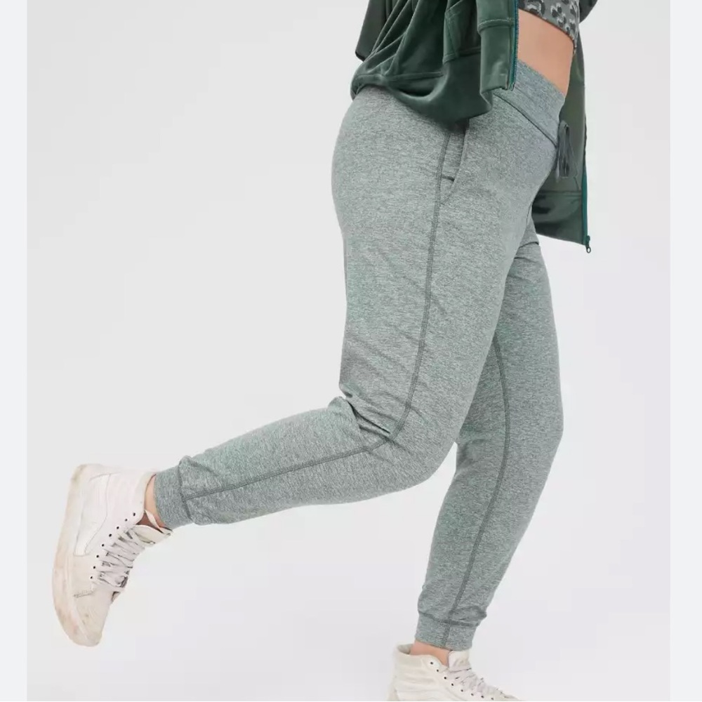 NWT Aerie Offline The Hugger OMW Jogger